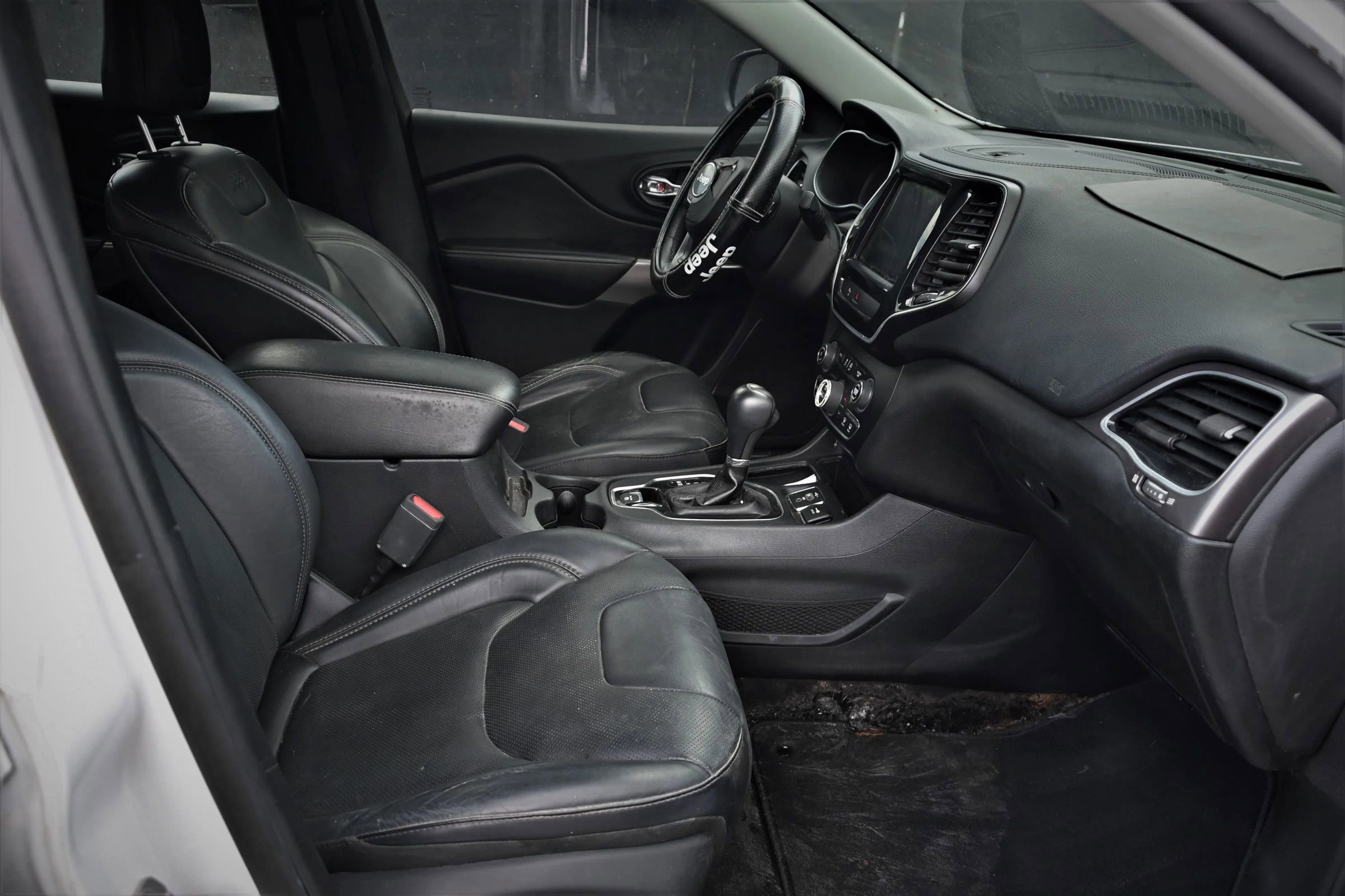 Used 2019 Jeep Cherokee Limited FWD image 10