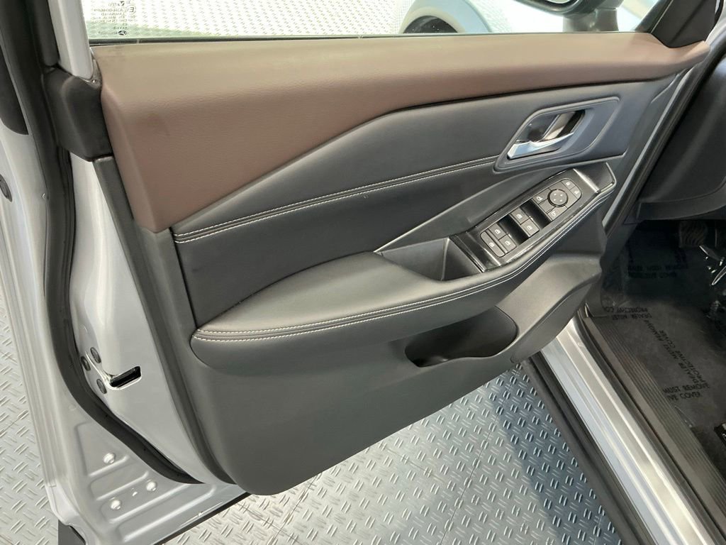 Used 2023 Nissan Rogue SV w/ SV Premium B Package FWD image 37