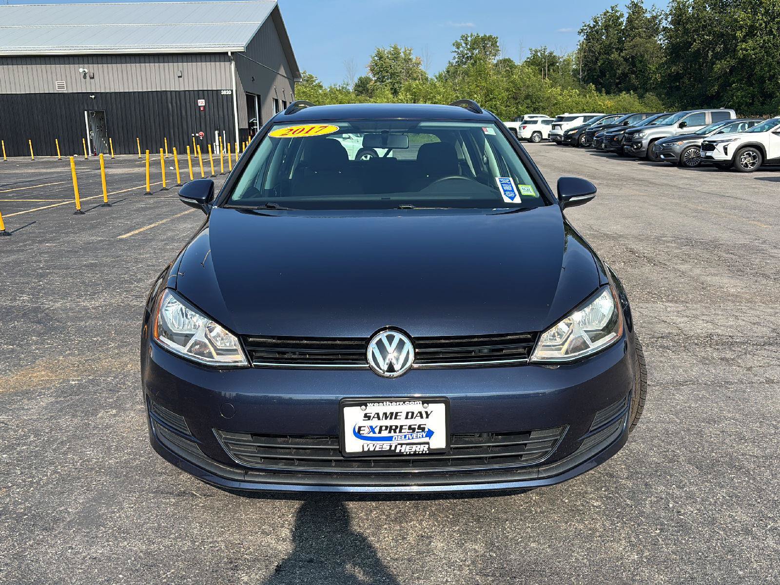 Used 2017 Volkswagen Golf S AWD/4WD image 2