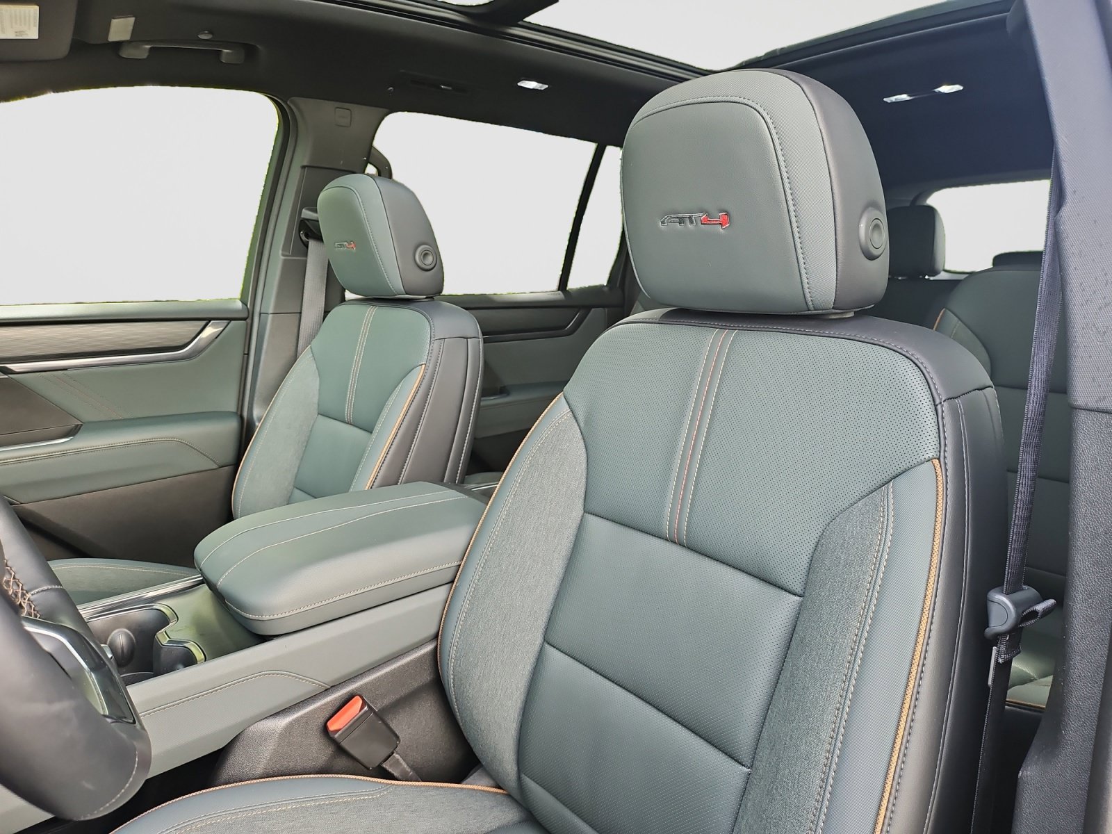 Used 2025 GMC Acadia AT4 w/ Super Cruise Package AWD/4WD image 24