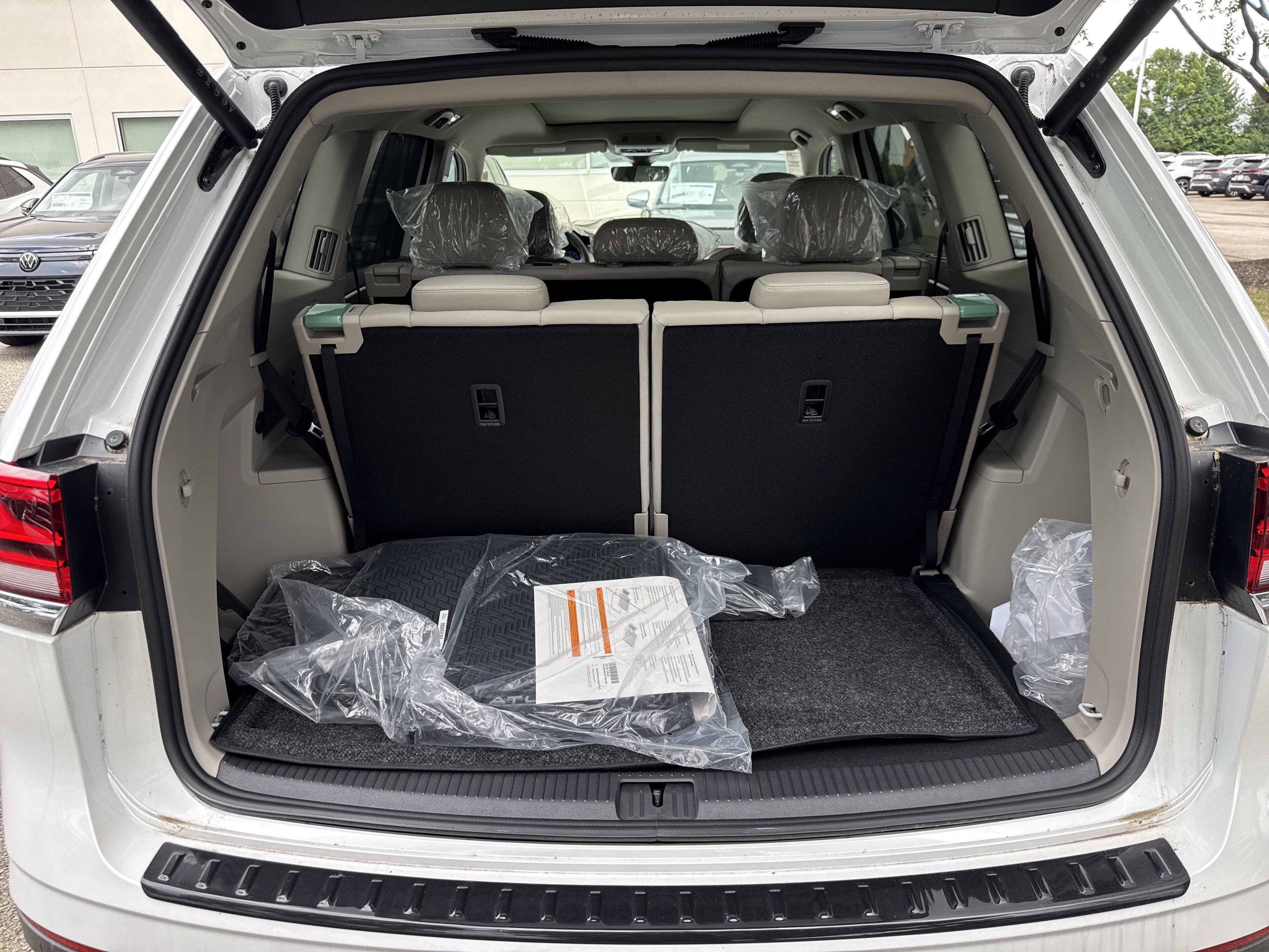 New 2026 Volkswagen Atlas SE FWD image 4