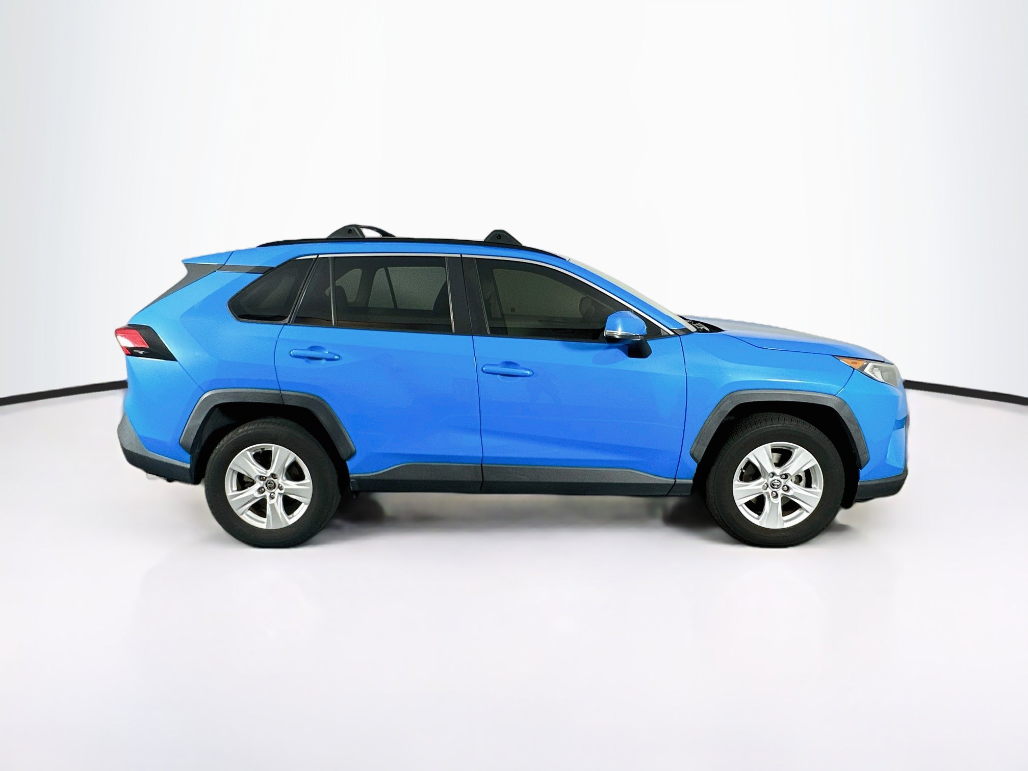 Used 2020 Toyota RAV4 XLE w/ Convenience Package FWD image 10