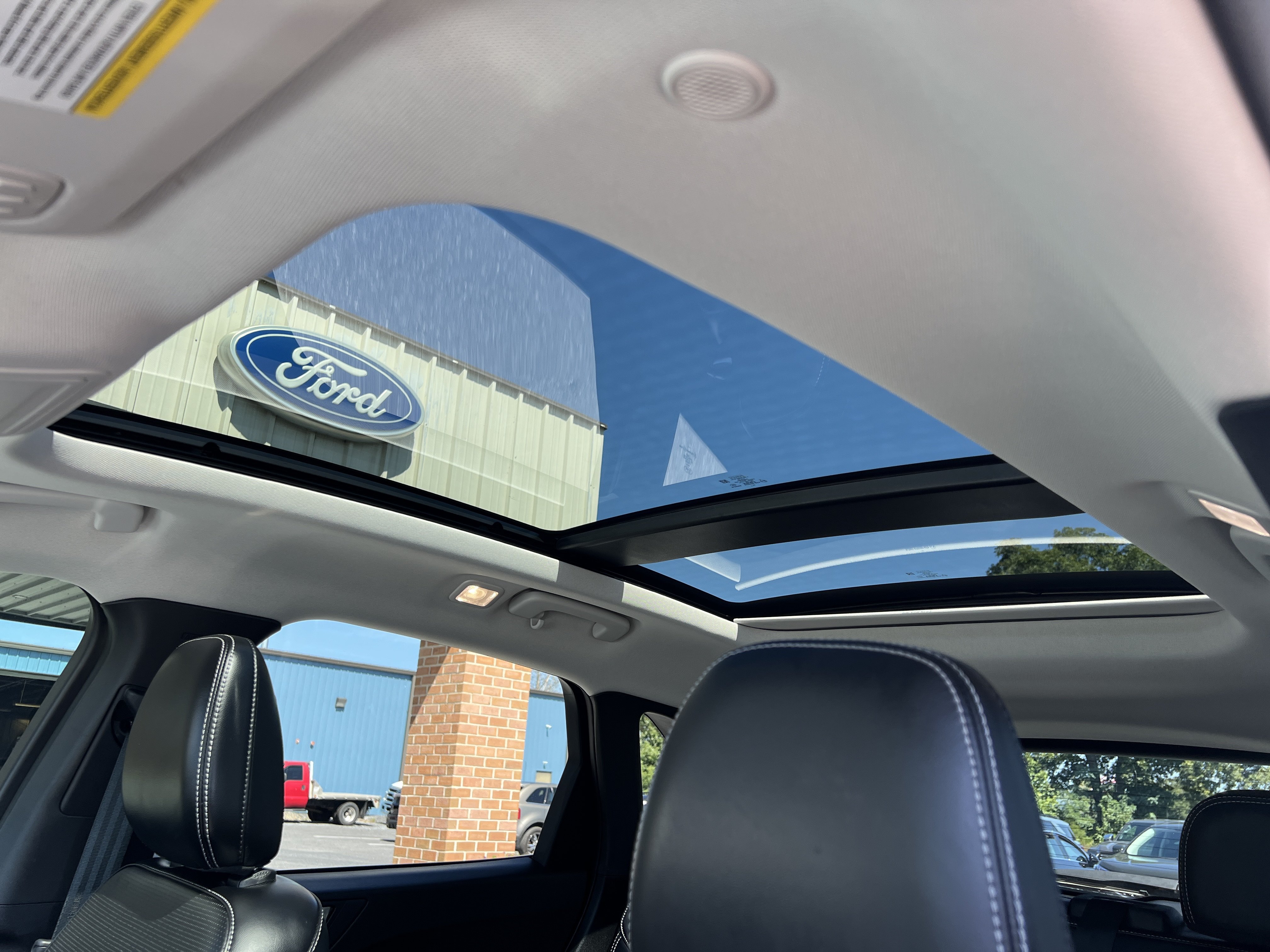 Used 2023 Ford Escape Platinum AWD/4WD image 12