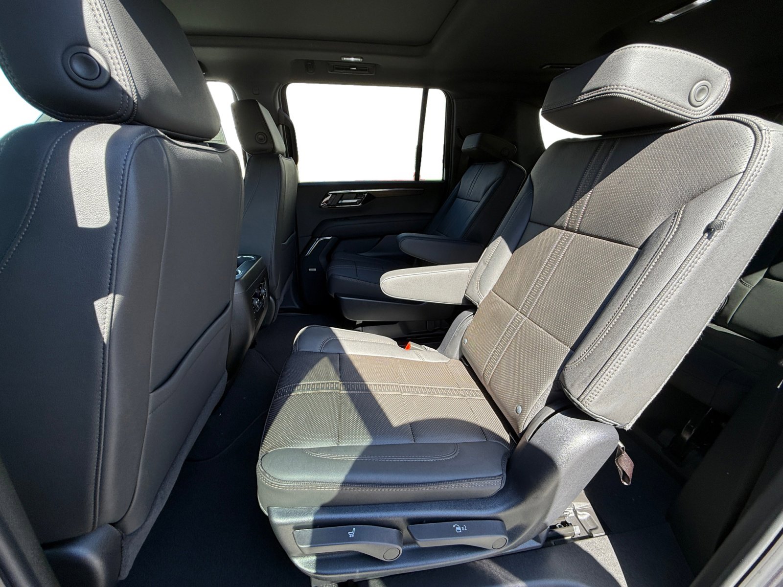 New 2025 Chevrolet Suburban High Country w/ Sun And Tow Package RWD image 16