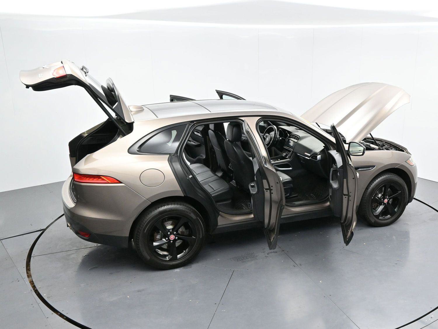 Used 2017 Jaguar F-PACE Premium image 42