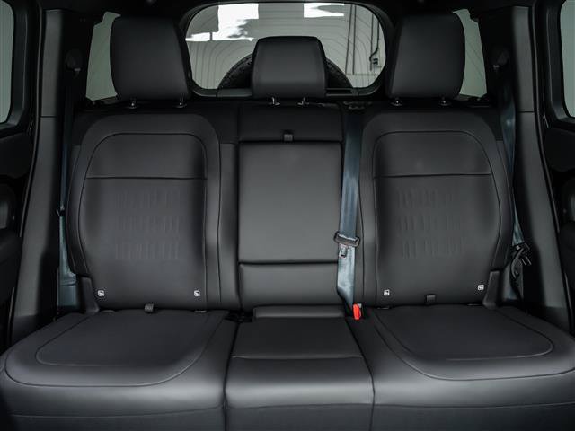 New 2026 Land Rover Defender 110 OCTA AWD/4WD image 18