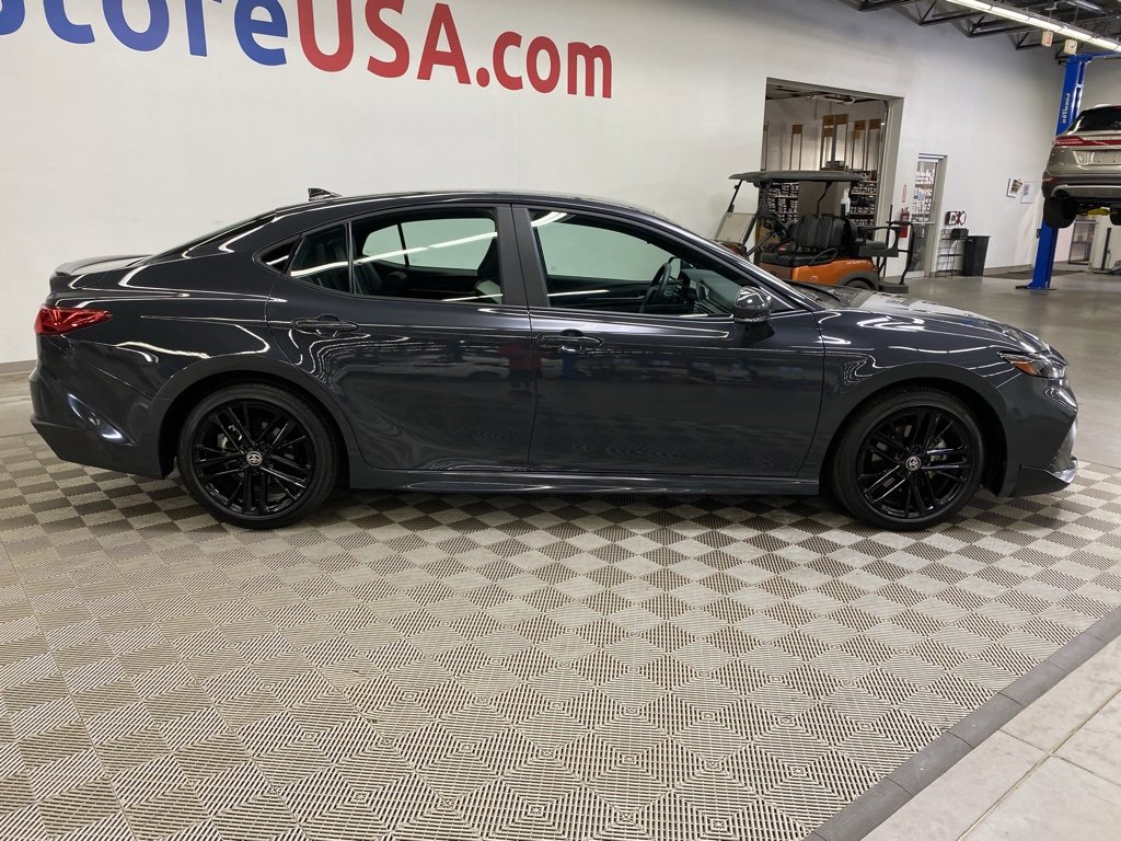 Used 2025 Toyota Camry Hybrid image 12