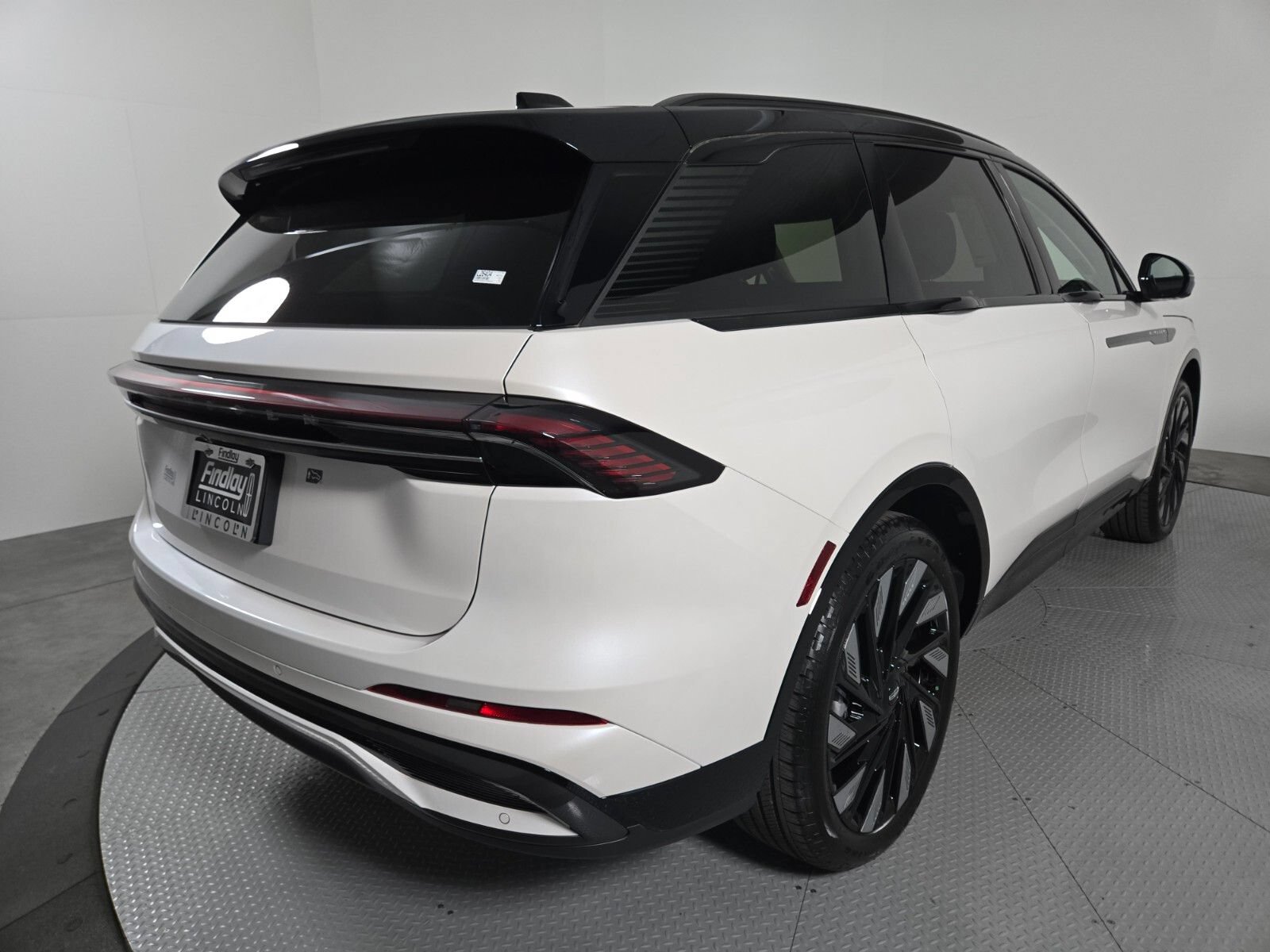 New 2026 Lincoln Nautilus Reserve w/ Jet Appearance Package AWD/4WD image 4