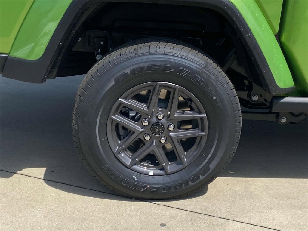 New 2025 Jeep Gladiator Sport image 32