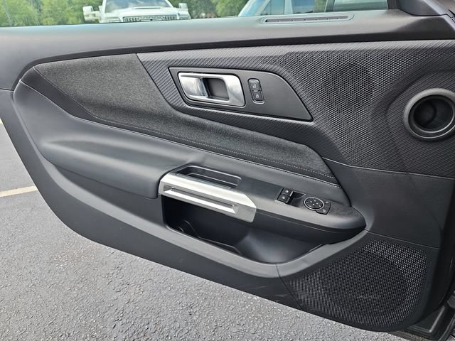Used 2025 Ford Mustang Coupe RWD image 24