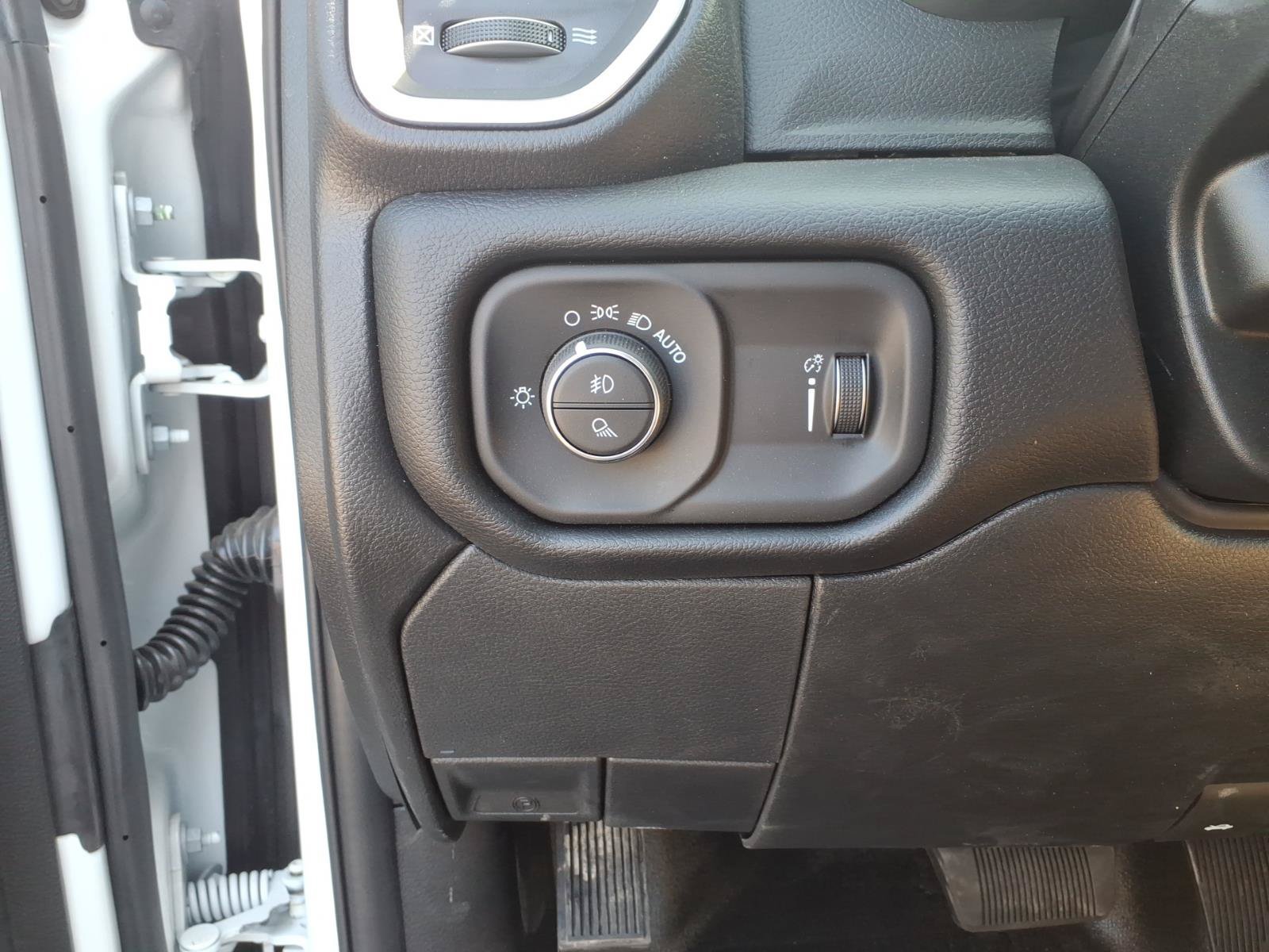 New 2026 RAM 5500 4x4 Regular Cab image 18
