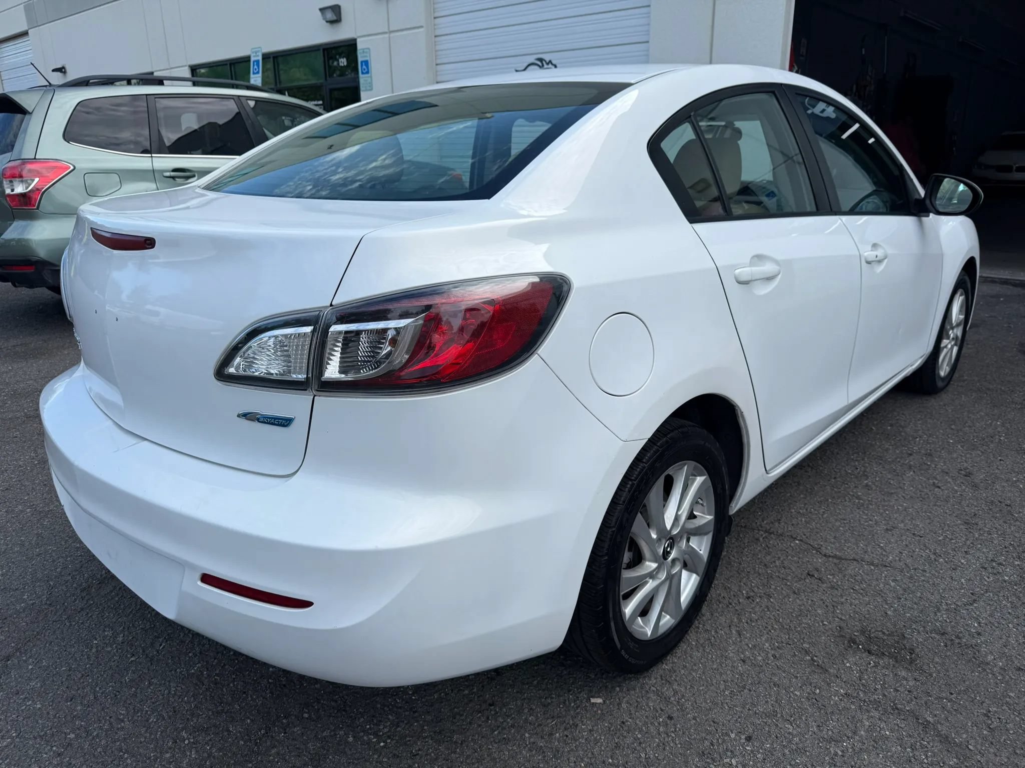 Used 2013 MAZDA MAZDA3 i Touring FWD image 12