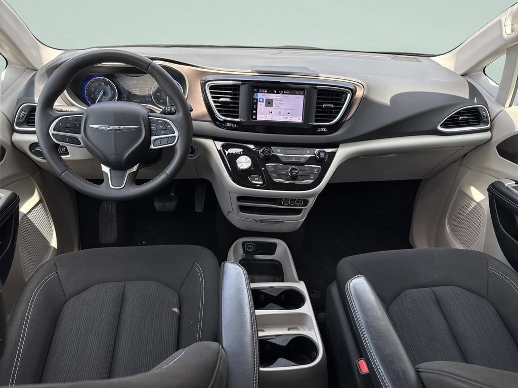 Used 2023 Chrysler Voyager LX FWD image 21
