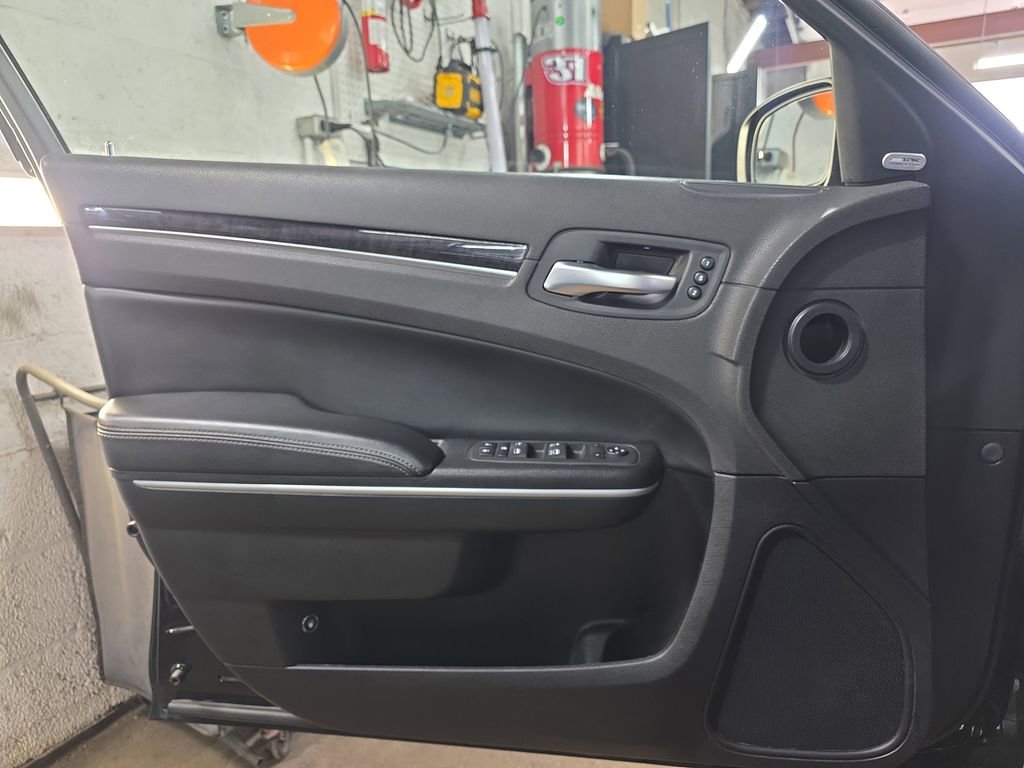 Used 2023 Chrysler 300 Touring L w/ Comfort Group image 25