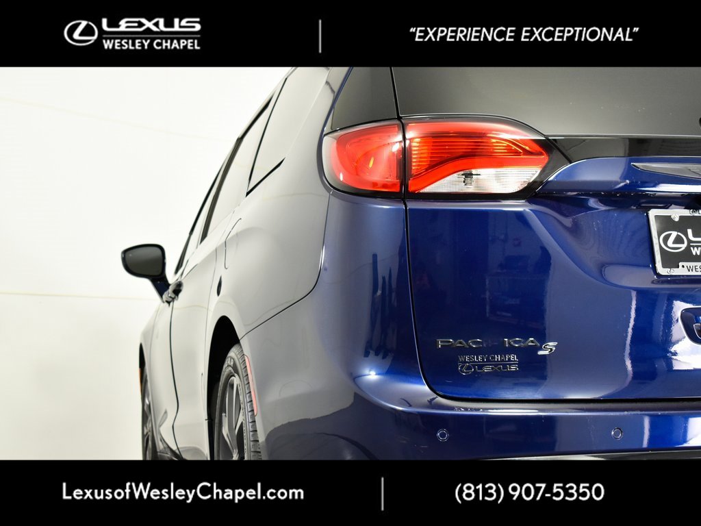 Used 2020 Chrysler Pacifica Touring w/ S Appearance Package image 9