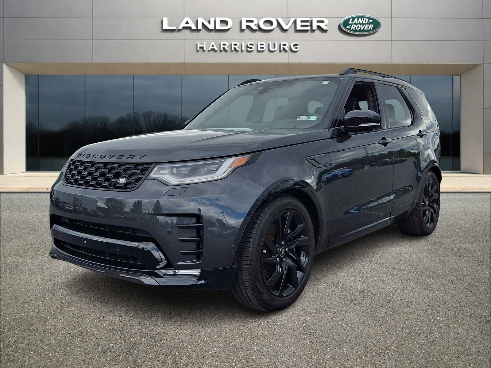 Used 2025 Land Rover Discovery Dynamic SE AWD/4WD image 1