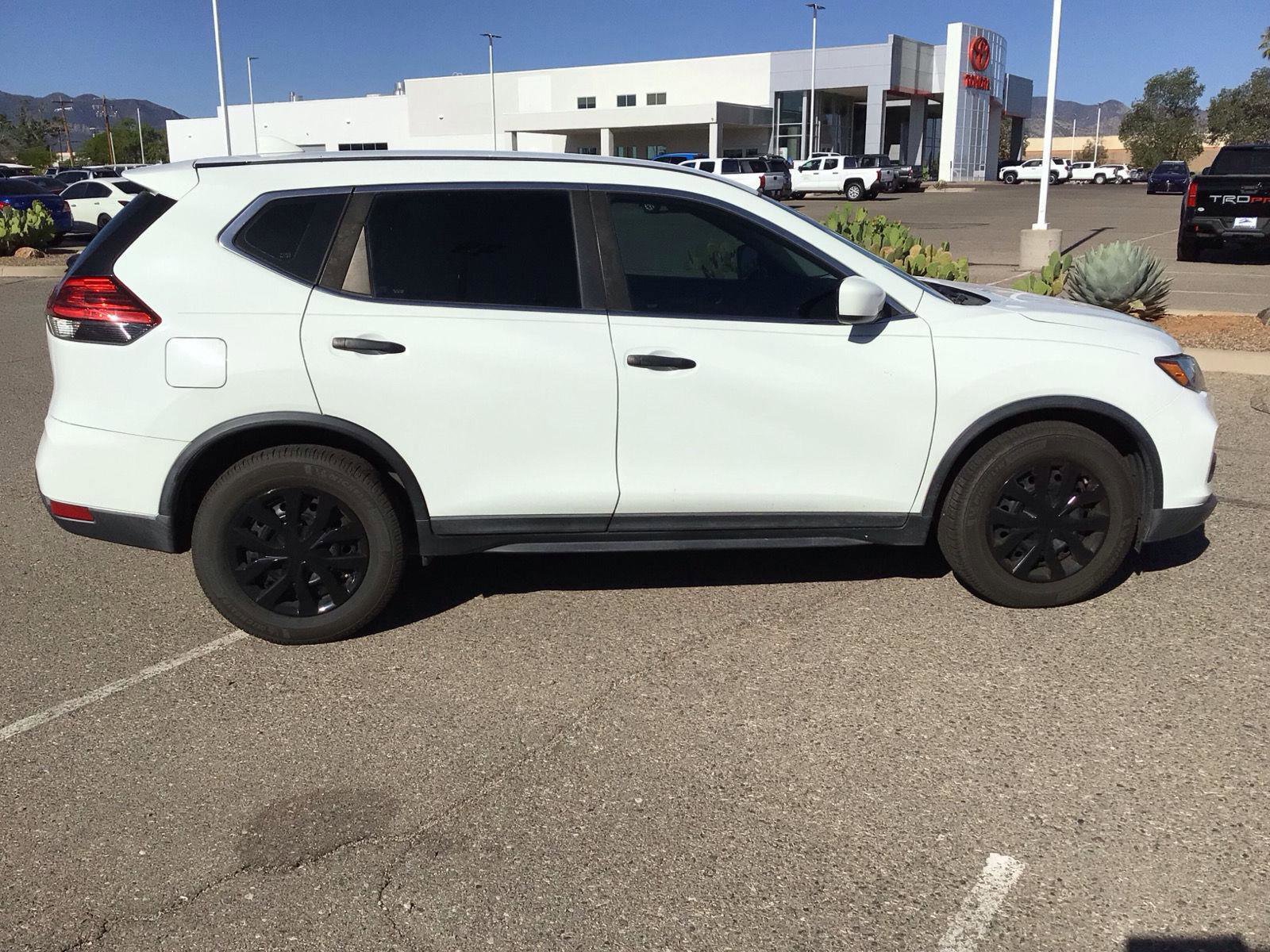 Used 2017 Nissan Rogue S FWD image 6