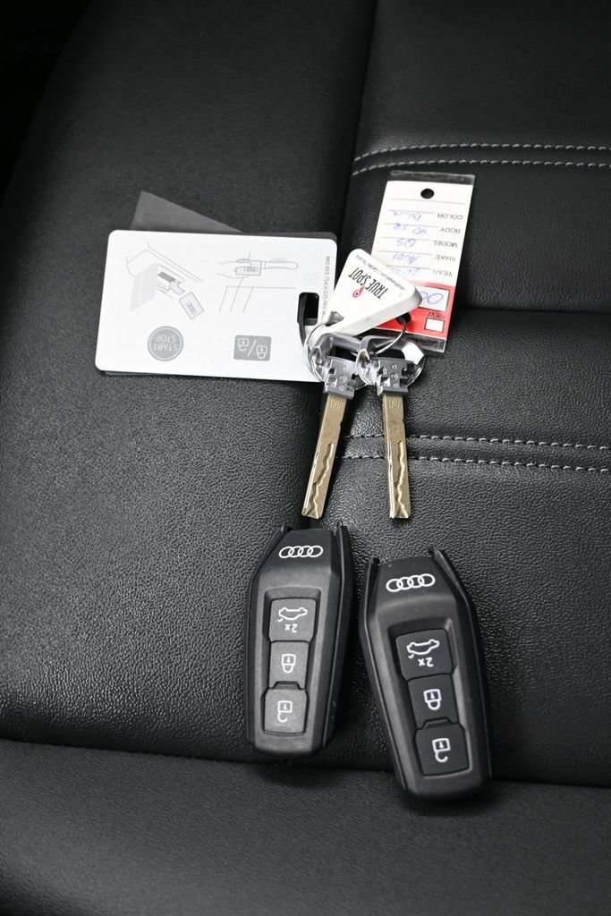 Used 2025 Audi Q5 Premium w/ Convenience Package AWD/4WD image 32
