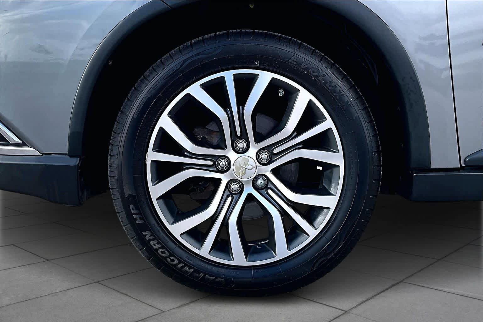 Used 2017 Mitsubishi Outlander SE image 11