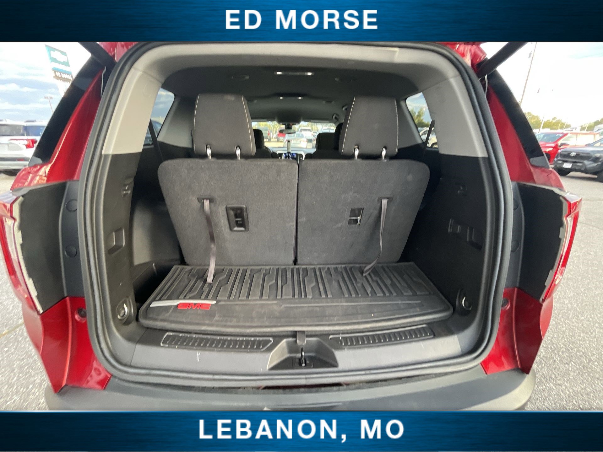 Used 2023 GMC Acadia SLE w/ Driver Convenience Package image 24