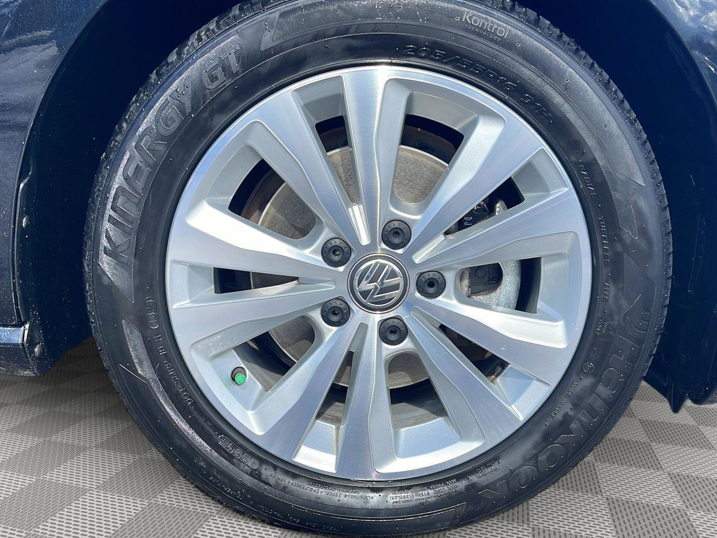 Used 2021 Volkswagen Golf 4-Door image 13