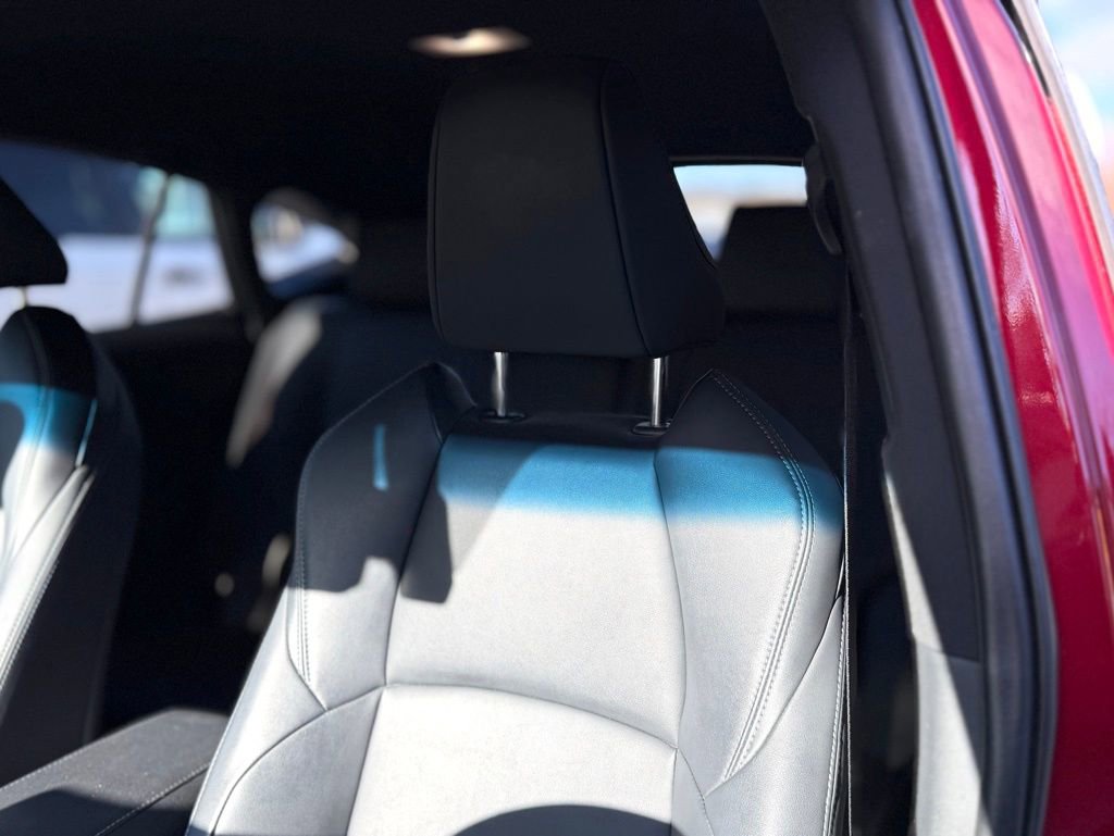 Used 2022 Toyota Venza XLE image 7