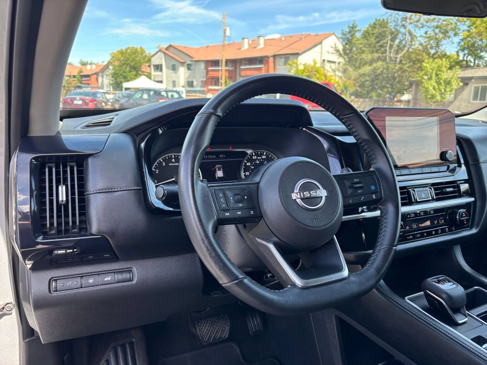 Used 2025 Nissan Pathfinder SV AWD/4WD image 32