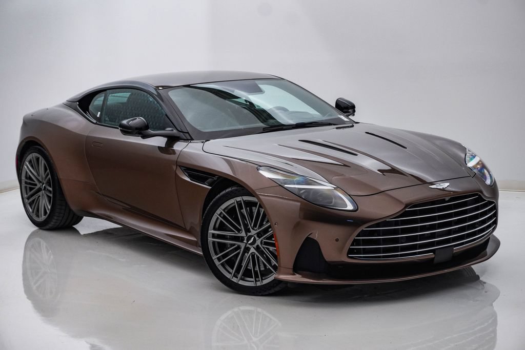 Used 2024 Aston Martin DB12 Coupe RWD image 3