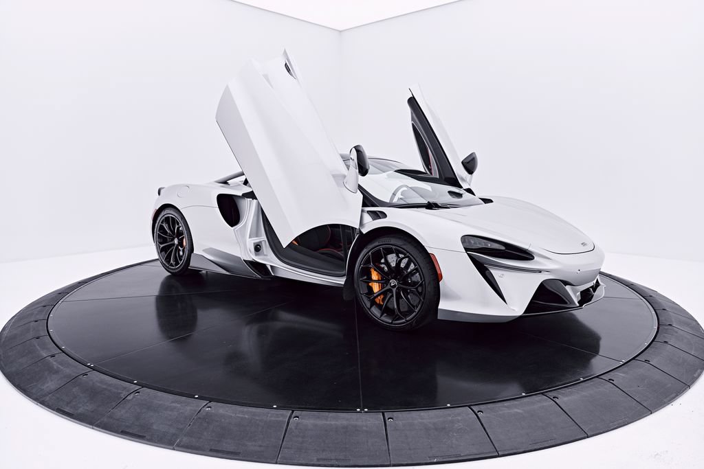 Used 2023 McLaren Artura RWD image 27