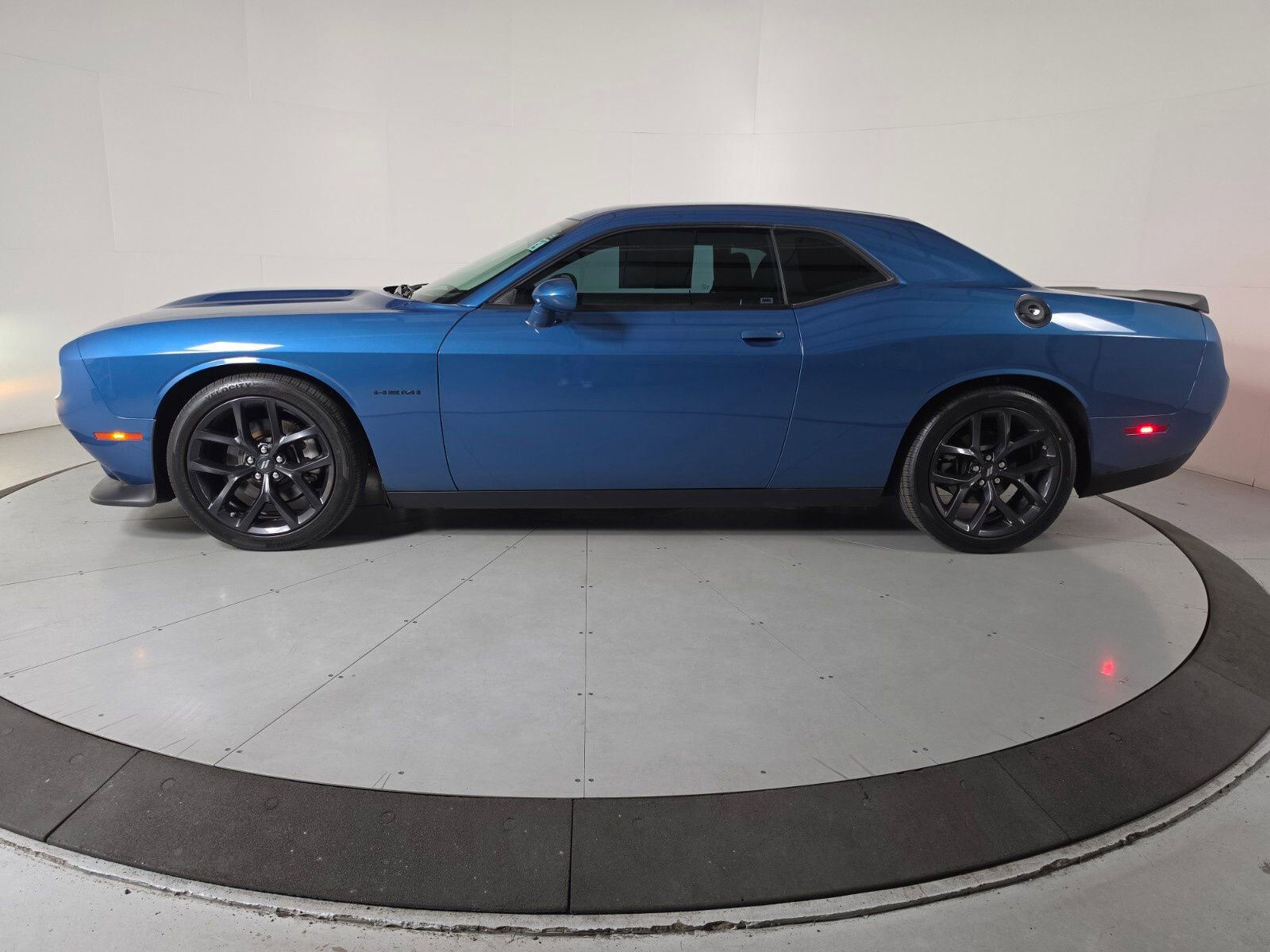 Used 2022 Dodge Challenger R/T w/ Driver Convenience Group image 2