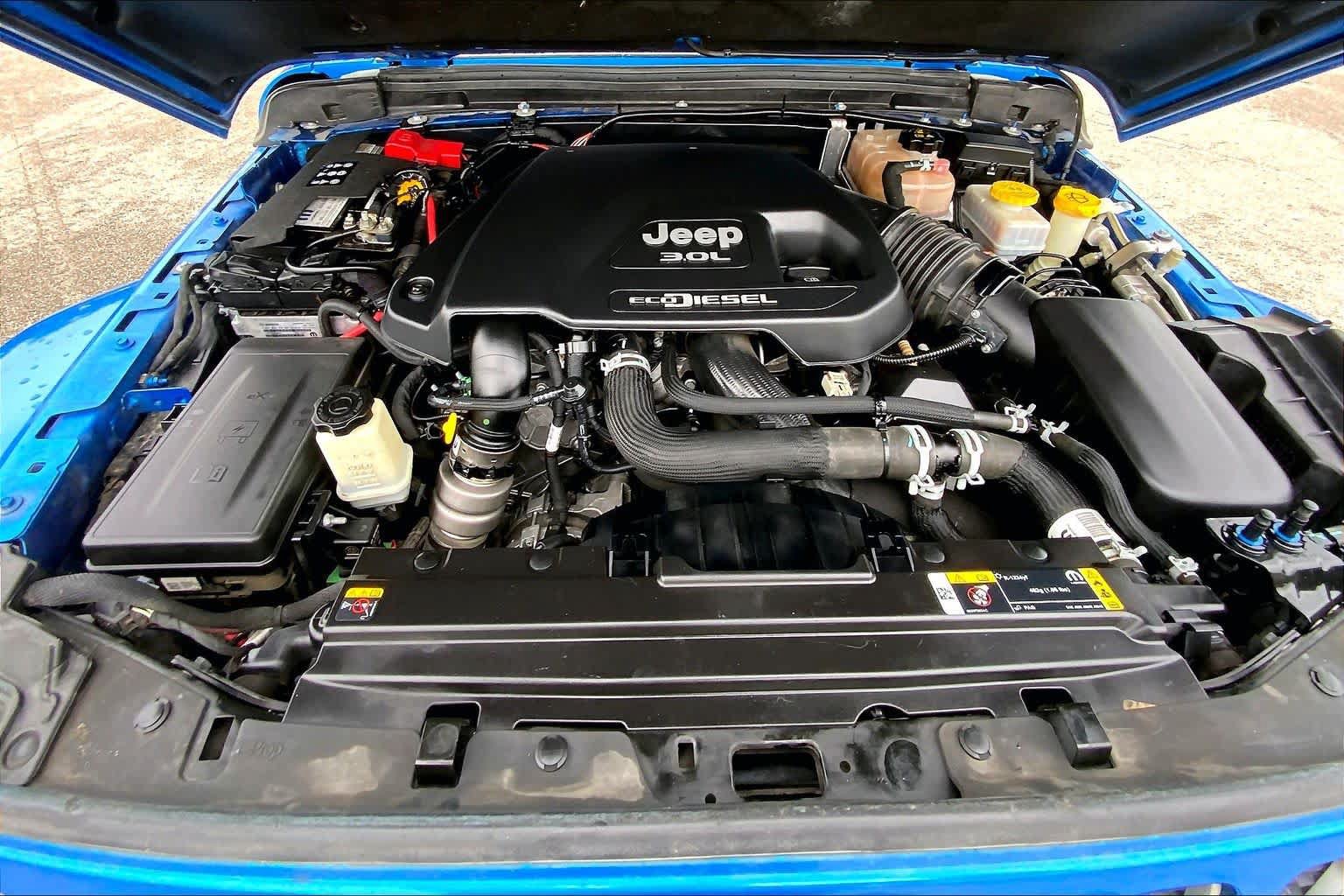 Used 2022 Jeep Wrangler Unlimited Sahara AWD/4WD image 31