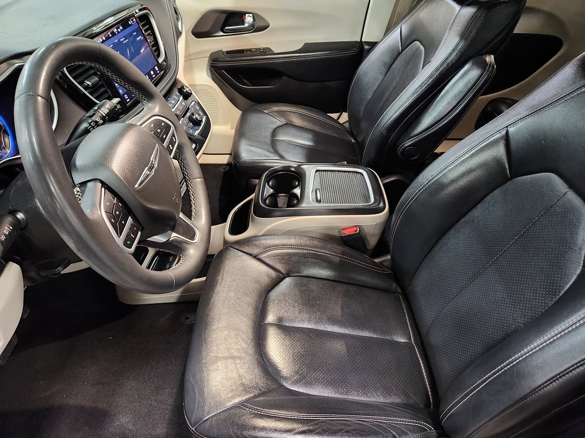 Used 2022 Chrysler Pacifica Touring-L w/ Uconnect Theater Family Group AWD/4WD image 31