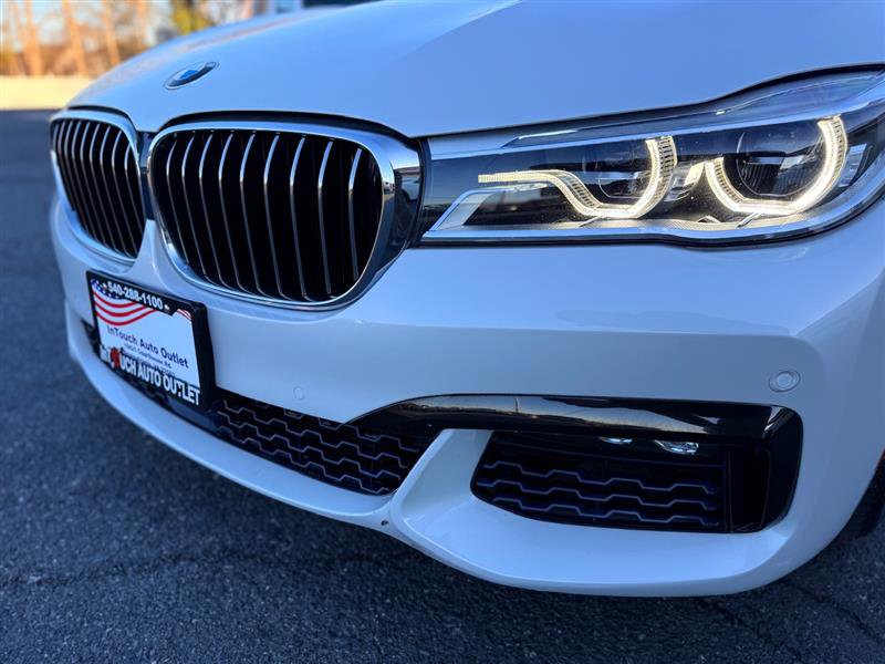 Used 2018 BMW 750i image 10