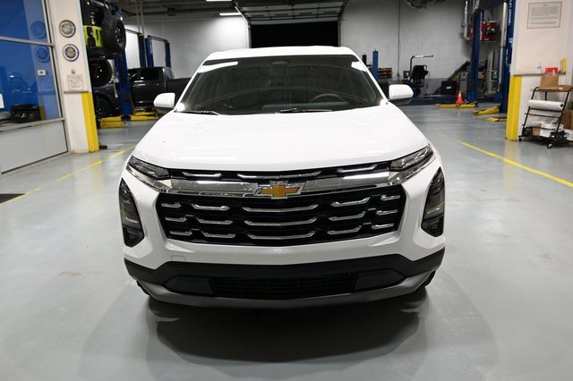 New 2026 Chevrolet Equinox LT w/ Convenience Package II image 2
