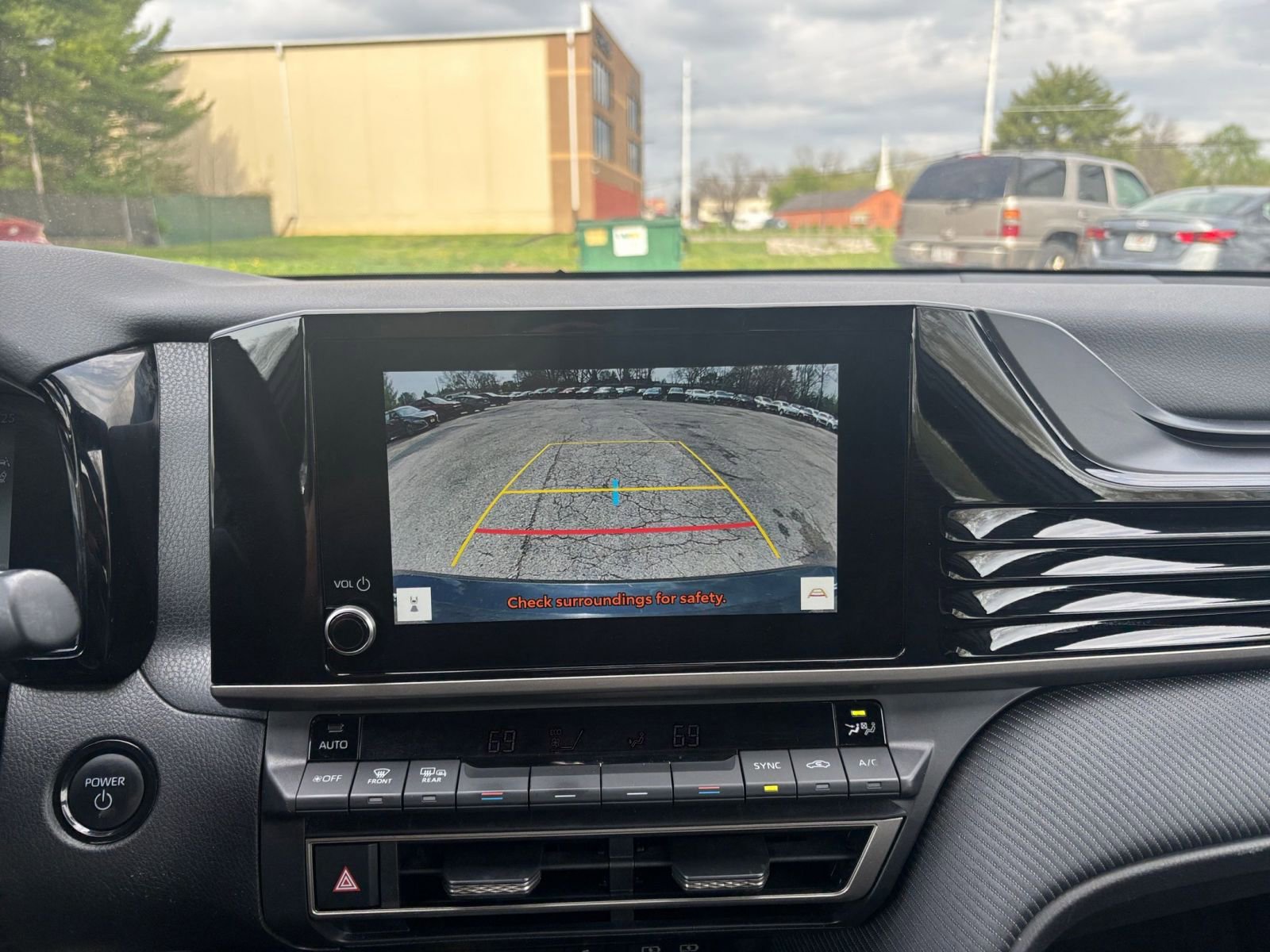 Used 2025 Toyota Camry SE image 22