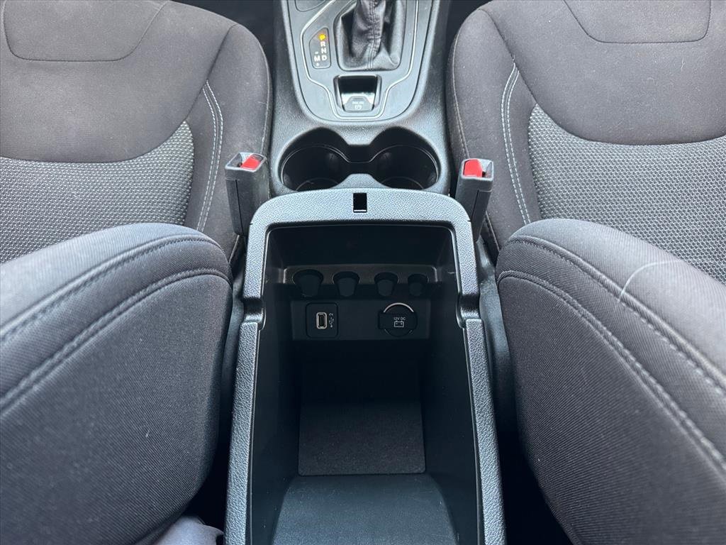 Used 2019 Jeep Cherokee Latitude w/ Cold Weather Group image 18