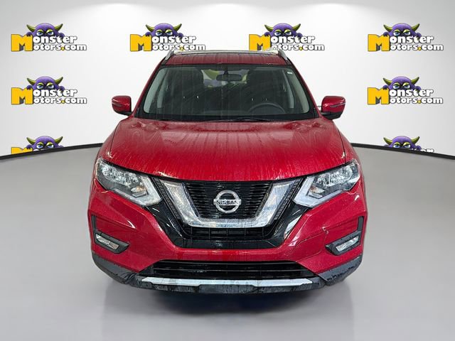 Used 2017 Nissan Rogue SV image 2