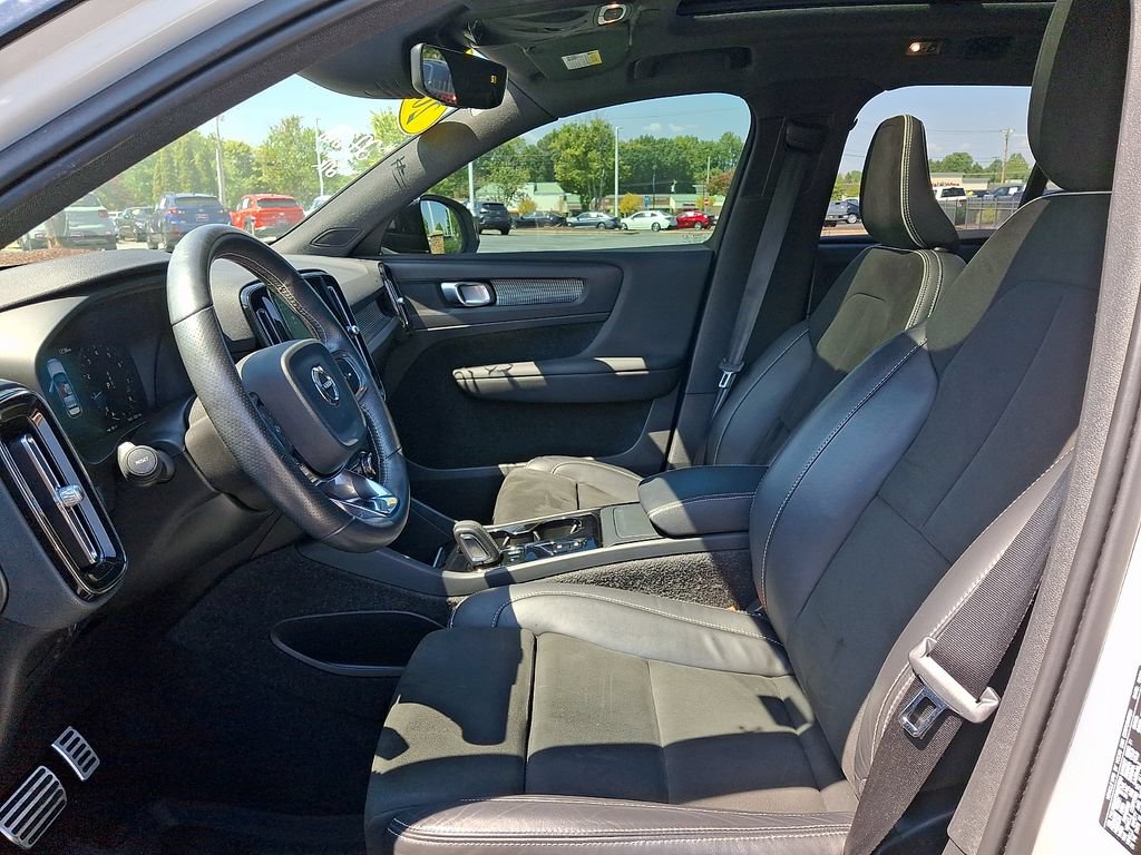 Used 2021 Volvo XC40 T5 R-Design w/ Climate Package AWD/4WD image 13