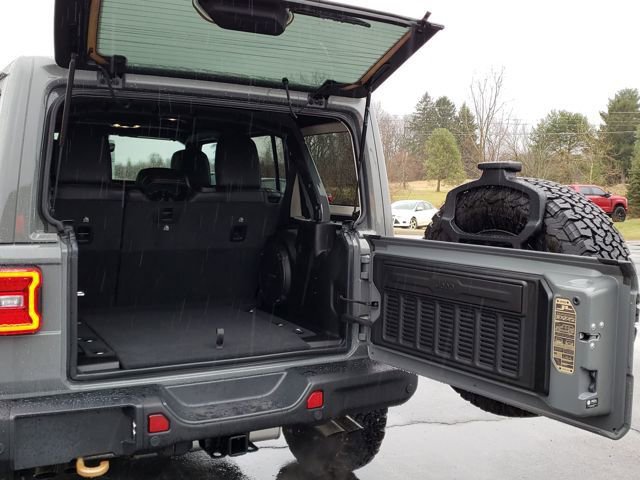 Used 2022 Jeep Wrangler Unlimited Rubicon w/ Trailer Tow Package image 8