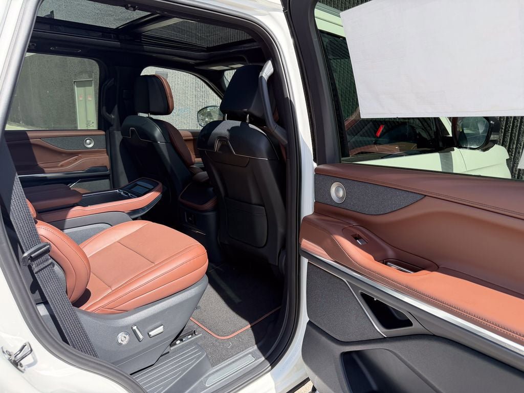 New 2026 Lincoln Navigator Reserve AWD/4WD image 25