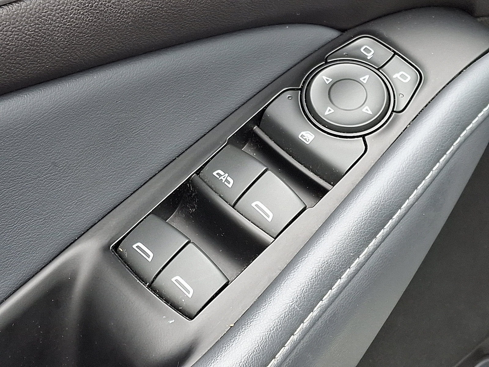 Used 2023 Buick Enclave Essence AWD/4WD image 15