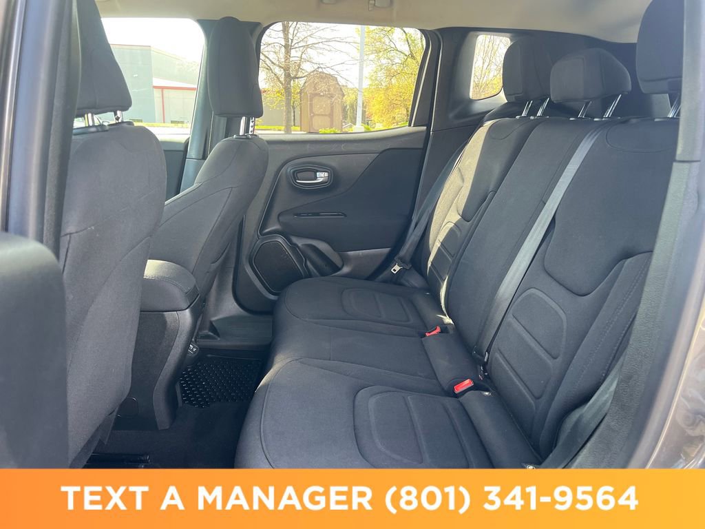 Used 2019 Jeep Renegade Latitude w/ Cold Weather Group image 10