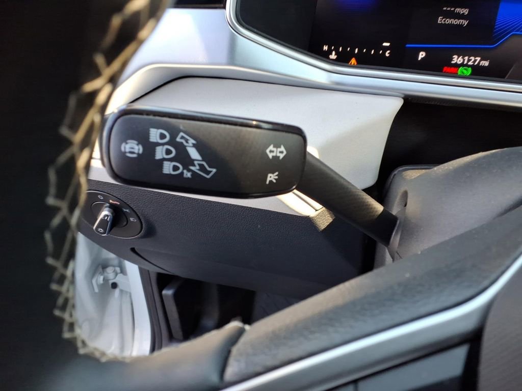 Used 2025 Volkswagen Taos SE AWD/4WD image 19