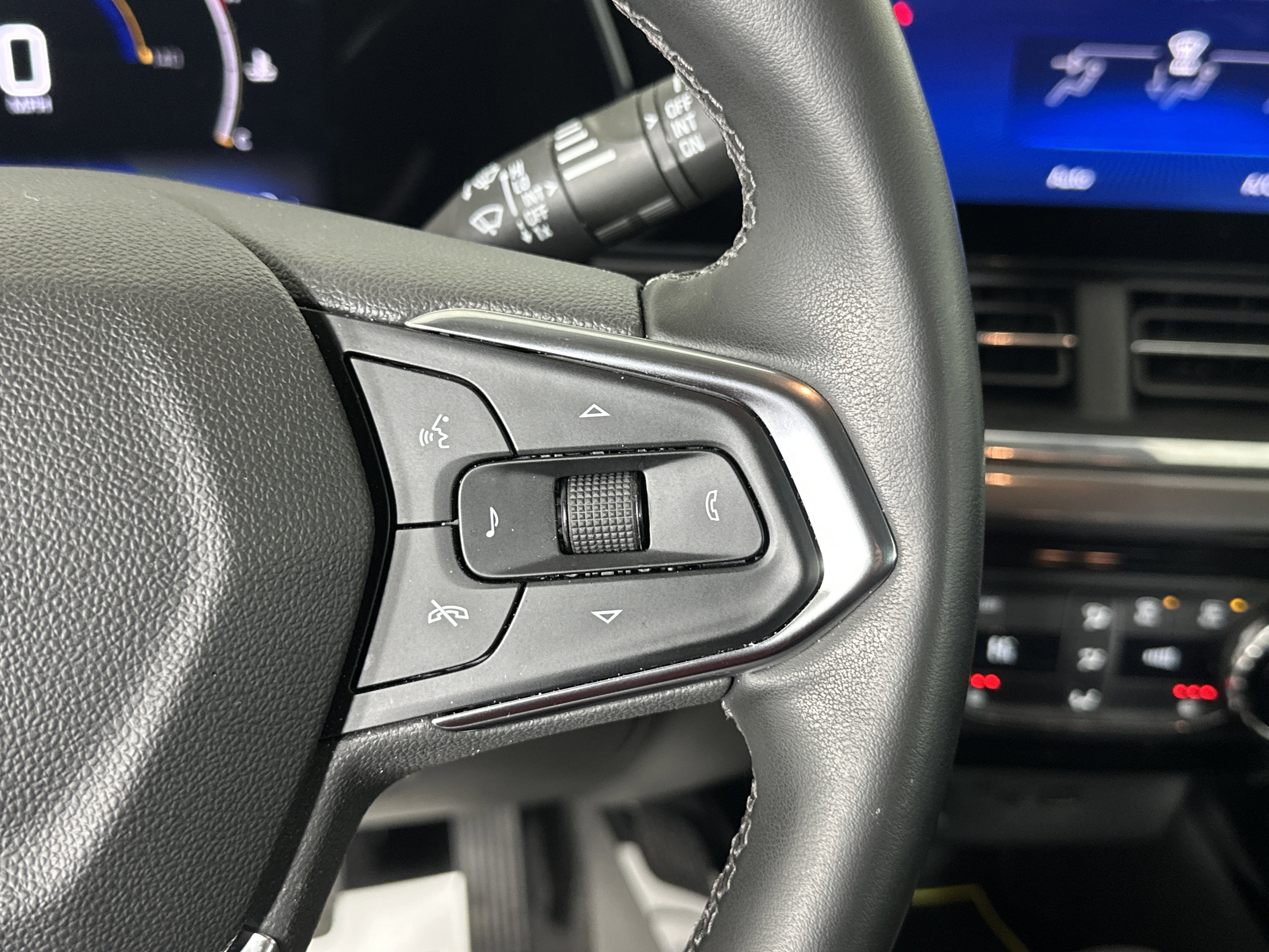 Used 2024 Chevrolet Trax ACTIV image 29