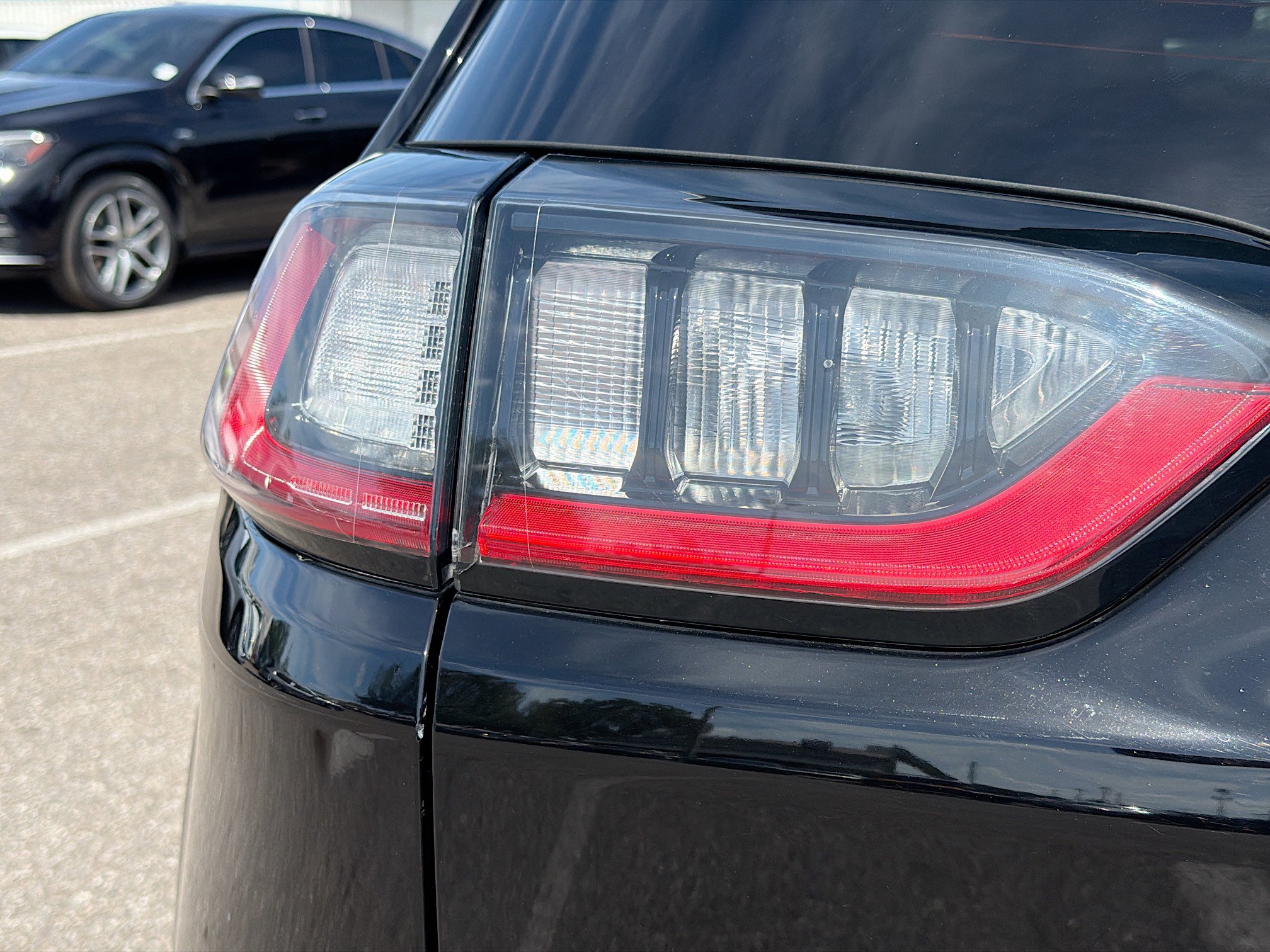 Used 2019 Jeep Cherokee Limited FWD image 10