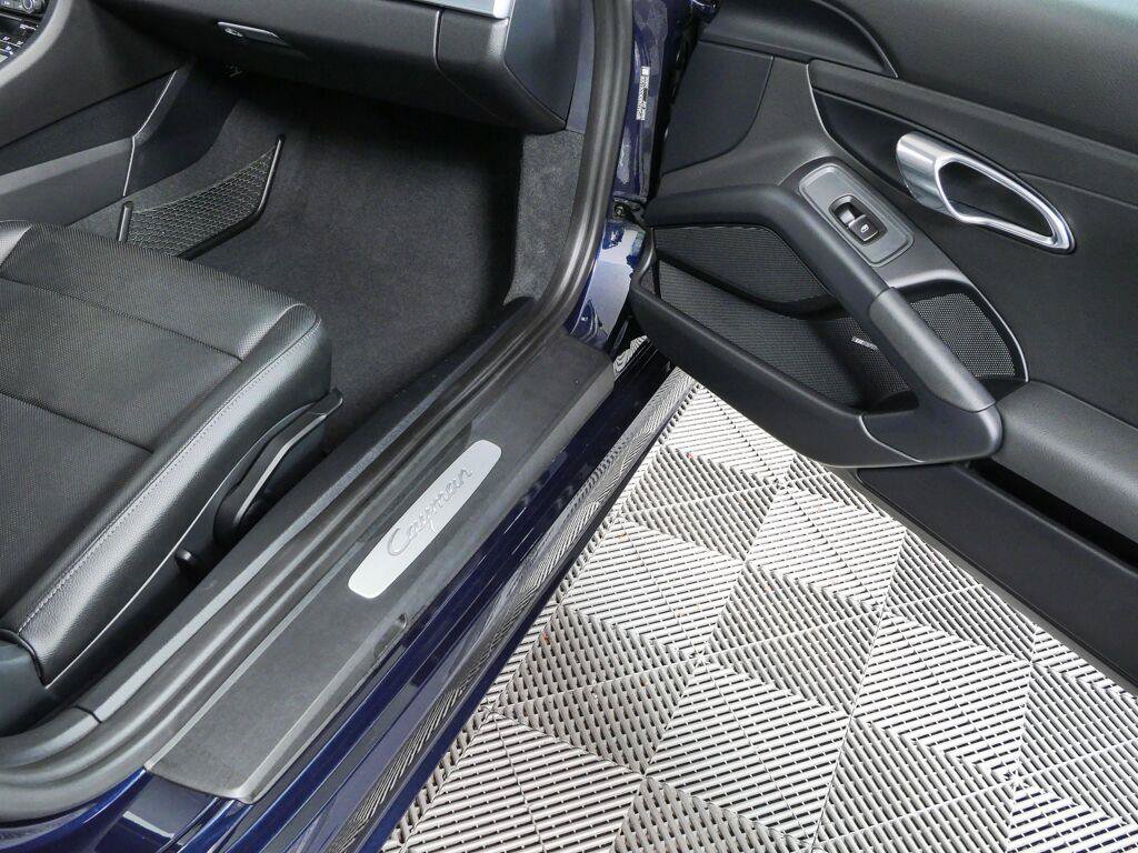 Certified 2019 Porsche 718 Cayman RWD image 21