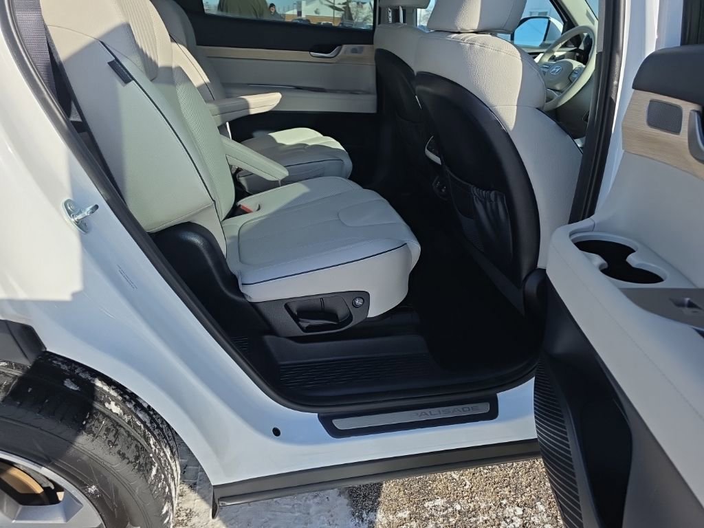 Used 2025 Hyundai Palisade Limited image 17