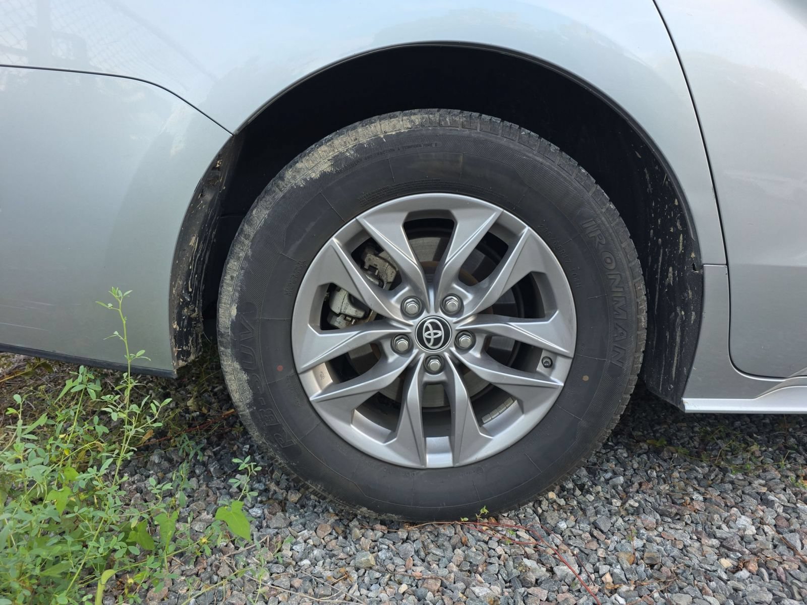 Used 2025 Toyota Sienna XLE FWD image 16
