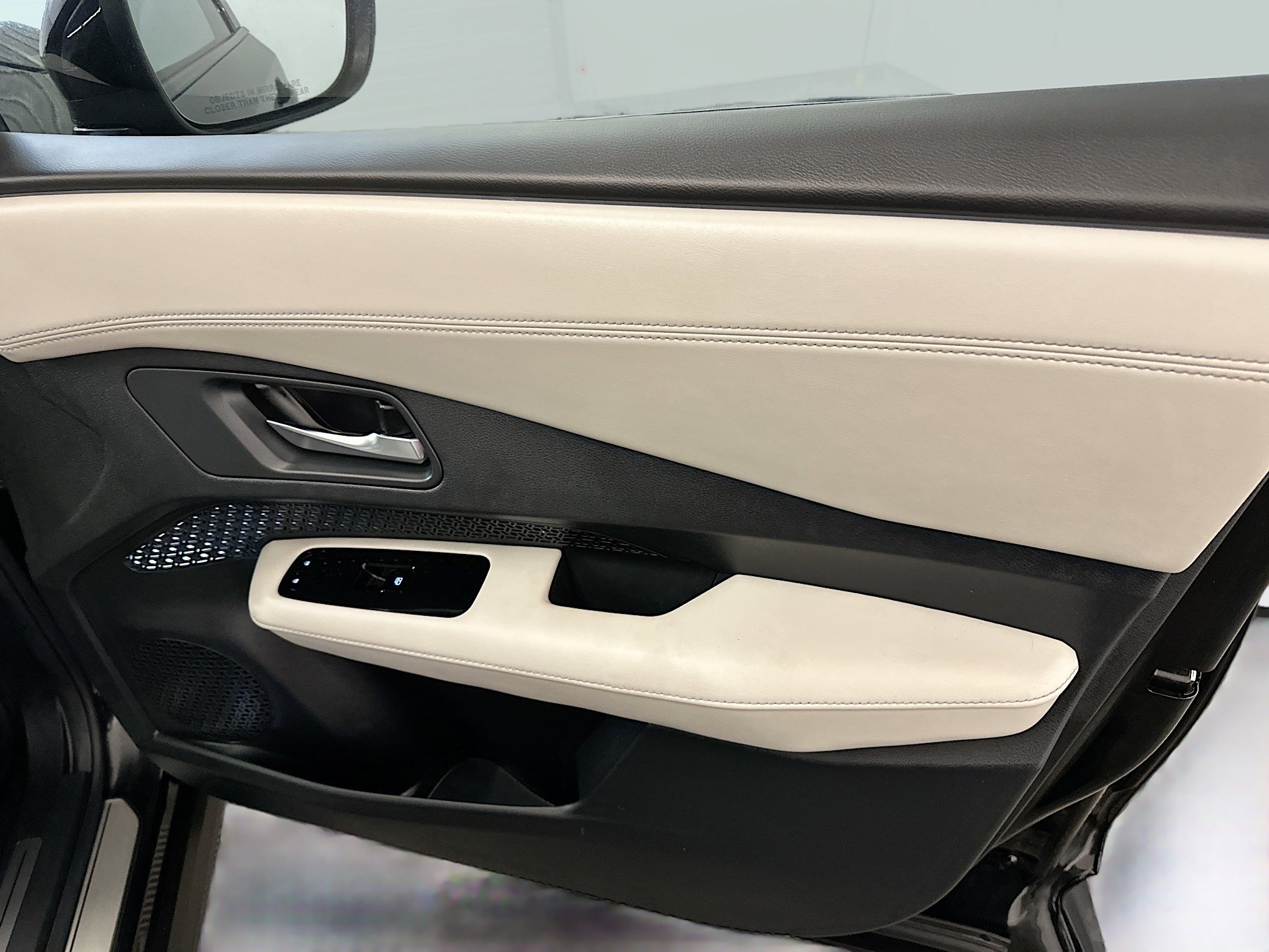 Used 2023 Nissan Ariya AWD image 35