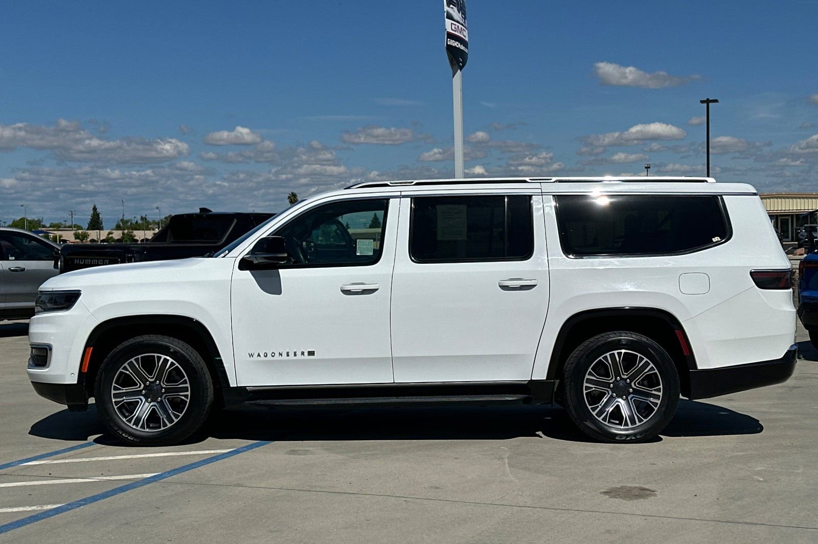 Used 2024 Jeep Wagoneer L Series II w/ Flexible Seating Group AWD/4WD image 3